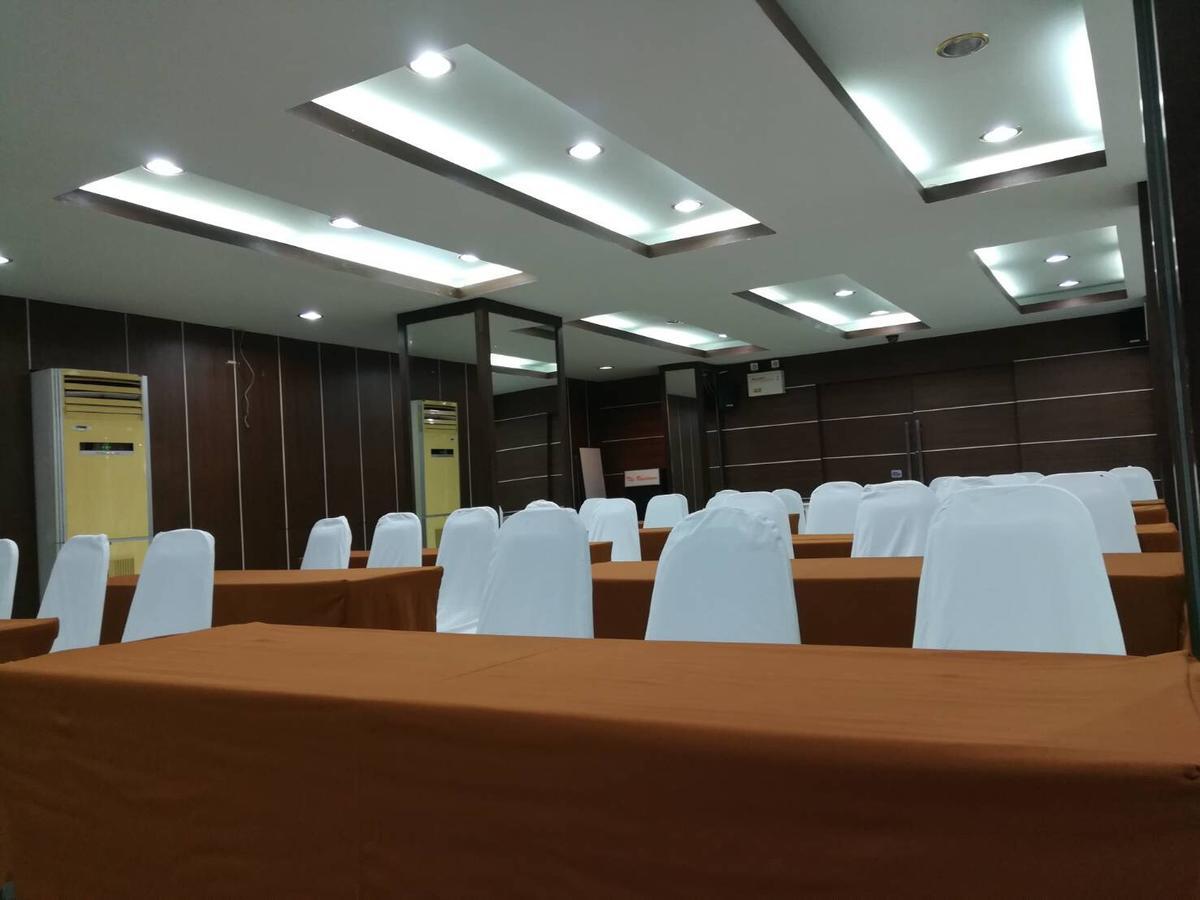 The Residence Prachinburi 304 Kültér fotó